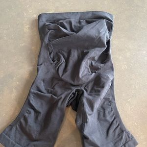 Skims maternity shorts size S